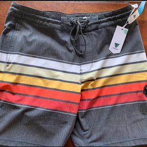 VISSLA Boardshorts Size 32 NWOT